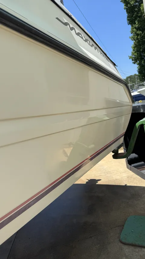 Maxum: glossy finished hull