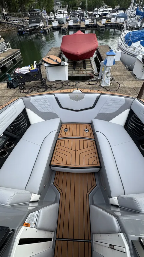 Surf boat: bow seating and teak-style floor, detailed