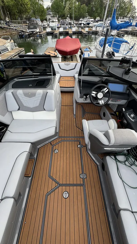 Surf boat cockpit: clean helm and teak-style floor